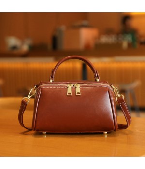 2025 Premium Cowhide Leather Vintage Temperament Women's Shoulder Messenger Bag New Joker Design for Commuting