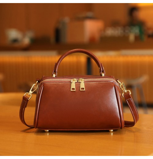 2025 Premium Cowhide Leather Vintage Temperament Women's Shoulder Messenger Bag New Joker Design for Commuting