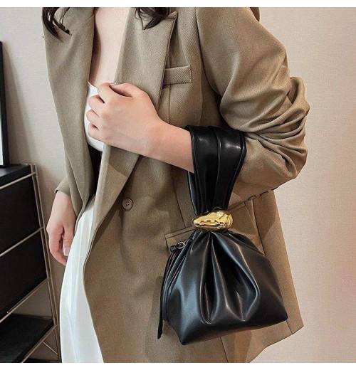 High end, niche and peculiar small bags for women in autumn and winter 2024, new retro pleated mini bucket bag